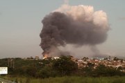 Incêndio em fábrica de calçados na Grande João Pessoa registra novos focos e combate continua