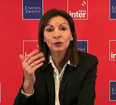 Anne Hidalgo refuse que l'on aide Eric Zemmour à obtenir ses 500 parrainages : Il tient des propos anti-démocratiques et négationnistes et on va l'aider ? Mais de qui se moque-t-on ?