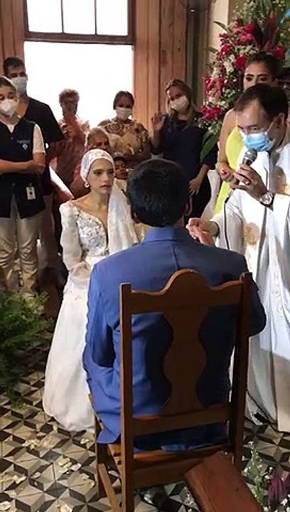 Paciente com câncer realiza sonho e se casa na capela de hospital em Passos