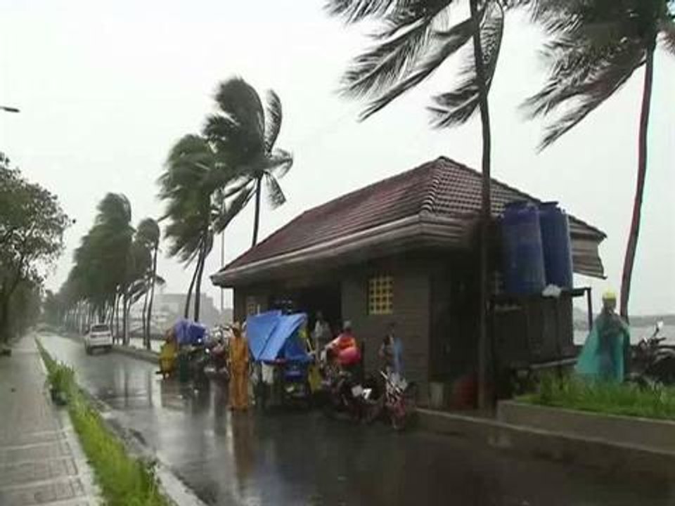 Typhoon Koppu pounds Philippines