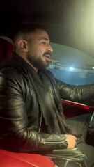 أحمد سعد يروج لأغنيته "عليكى عيون" بدندنة كلماتها من داخل سيارته قبل طرحها