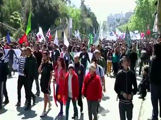 Students and police clash in Chile