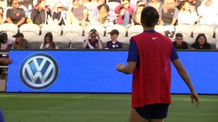Jogadoras de futebol dos EUA vão receber o mesmo que o time masculino