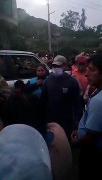 Funcionarios de Aduana son retenidos en Capinota tras operativo a autos indocumentados