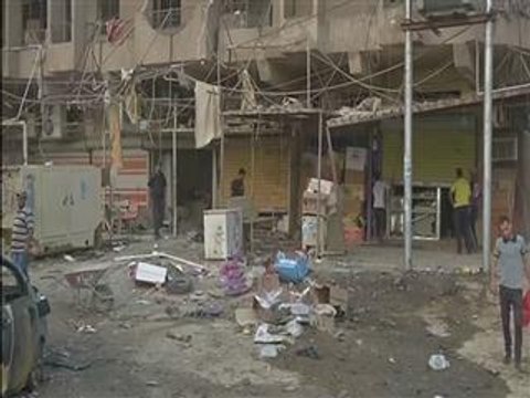 Iraqis clean up after deadly bomb attacks