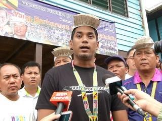 Khairy Jamaluddin redah perjalanan 12 jam masuk pedalaman Sarawak