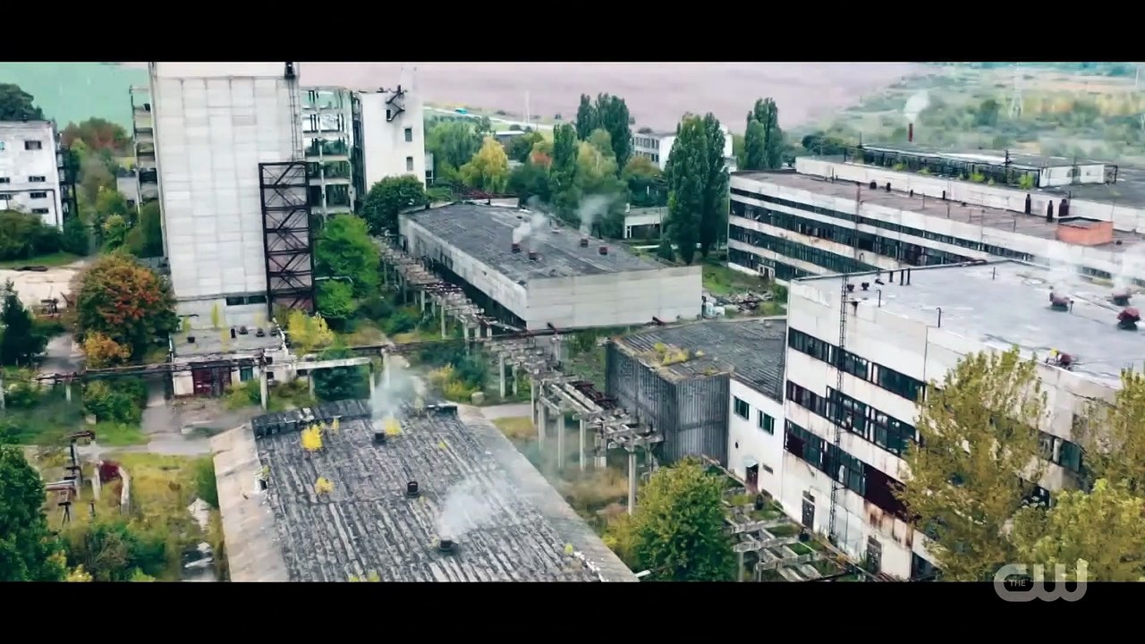 Superman & Lois 2x05  Season 2 Episode 5 Clip - Superman vs Bizarro Fight Scene