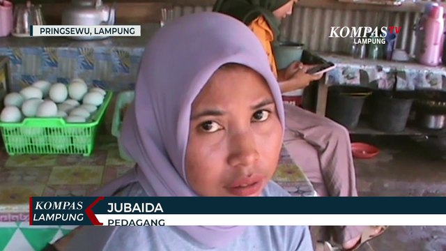Pipa PDAM Bocor Semburkan Air hingga Masuk ke Pertokoan