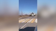 Rus tankları ilerliyor