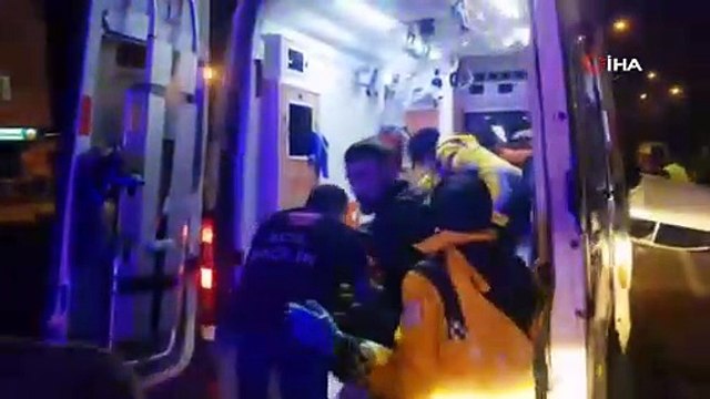 Bursa'da uygulamadan kaçan otomobil ile servis aracı ile çarpıştı: 3 yaralı