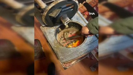 Yakalanacaklarını anladılar, uyuşturucu maddeyi sobaya attılar
