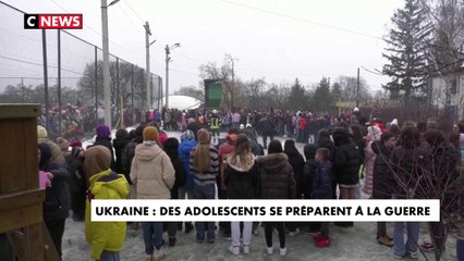Ukraine : des adolescents se préparent à la guerre