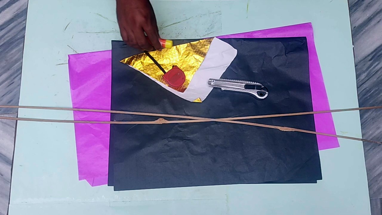 Half Tawa kite making and flying - pink patang Banane ka Tarika