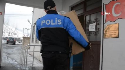 Son dakika haber... Hakkari polisi köy okulu öğrencilerini sevindirdi