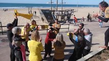 CARCAVELOS - Portekiz'de engelli bireyler sörf yaparak eğleniyor