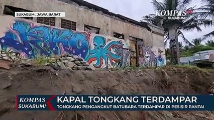 Tongkang Pengangkut Batubara Terdampar Di Pesisir Pantai