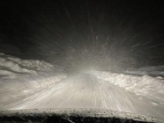 Yedisu-Erzincan kara yolunda kar ve tipi etkili oldu