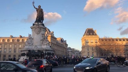 Paris'te Ukrayna'ya destek gösterisi düzenlendi