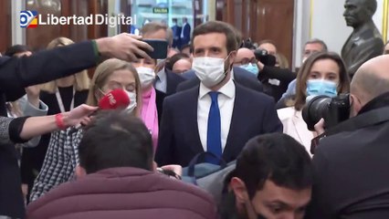 Casado llega al pleno del Congreso ante una gran expectación y sin hablar