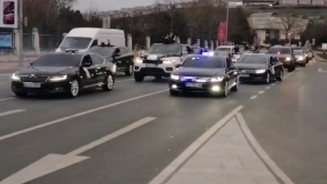 Çakarlı araçlarla düğün konvoyu; drift de yaptılar