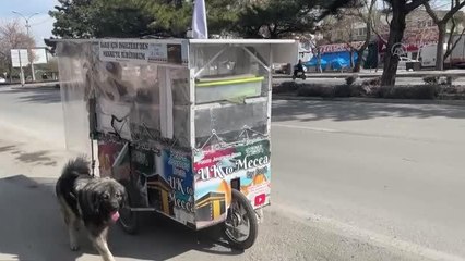 Gördüğü rüyanın izinden üç tekerlekli aracıyla Mekke'ye gidiyor