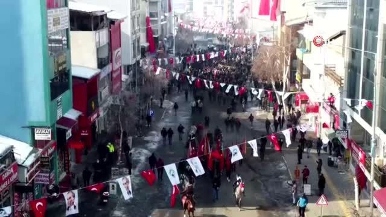 Atlar kurtuluş için şahlandı