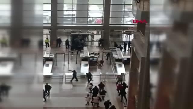 İstanbul Adalet Sarayı'na kesici aletle girmeye çalıştı; gözaltına alındı