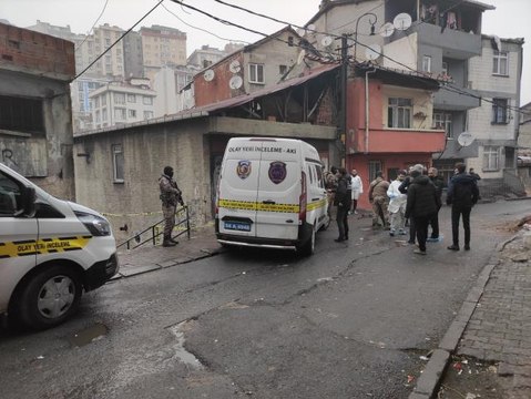 Son dakika haber... Boşanma aşamasındaki eşinin ailesinin evine silahla giden kişi etkisiz hale getirildi