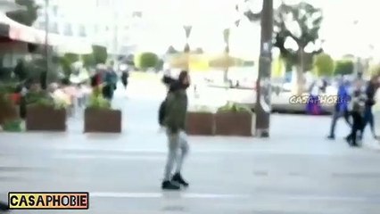 محمد الريفي يصرخ في الشارع ويطلب السماح من أمه