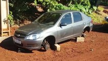 Carro com registro de furto é encontrado depenado no Bairro Tarumã