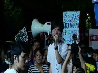 Japan students bring life to anti-war protests