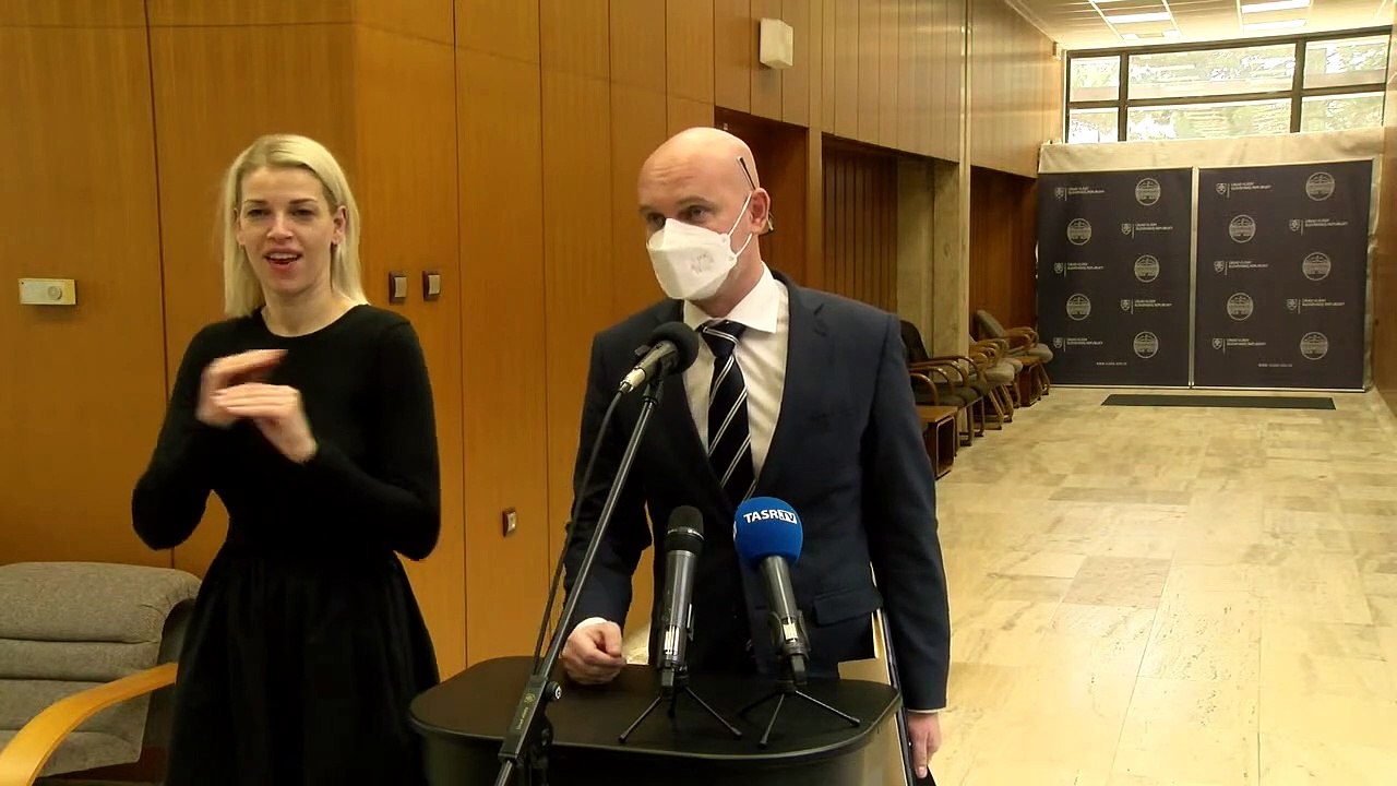 ZÁZNAM: B. Gröhling ocenil zrušenie karantény pre žiakov, presné pravidlá určí ÚVZ