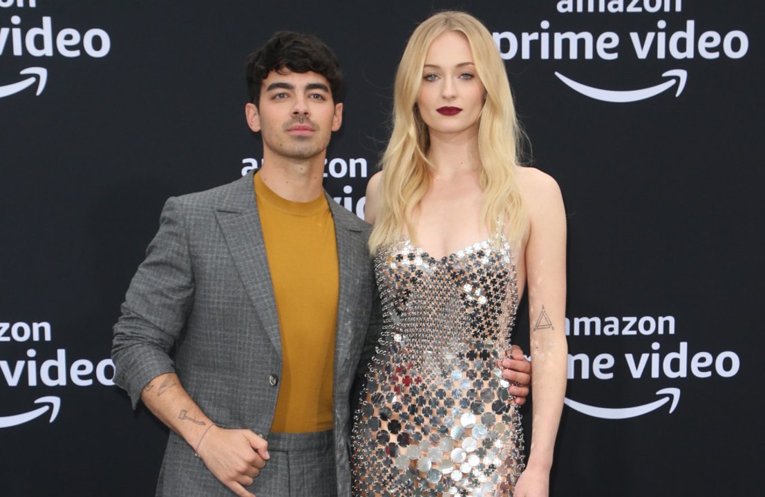 Joe Jonas sends birthday wishes his wife Sophie...