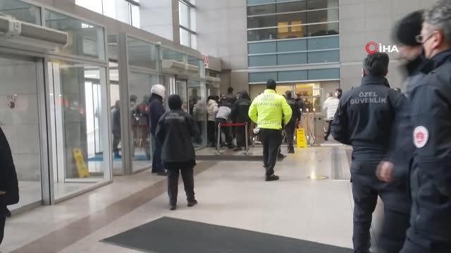 Kesici aletle İstanbul Adliyesi'ne girmek isteyen şahıs gözaltına alındı