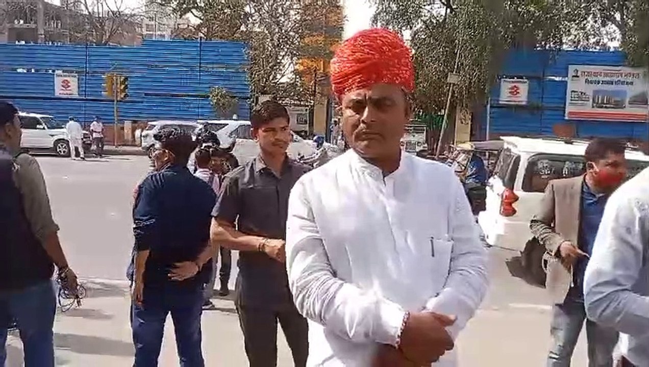 बालोतरा को जिला बनाने की घोषणा नहीं होने से नाराज विधायक ने जूते चप्पल-पहनना त्यागे