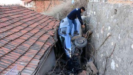 Fren yerine gaza bastı, yeni aldığı aracıyla duvardan uçtu