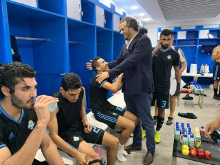 تفاصيل طرد رئيس بيراميدز من غرفة ملابس اللاعبين.. وشريف إكرامي يهدد بالرحيل