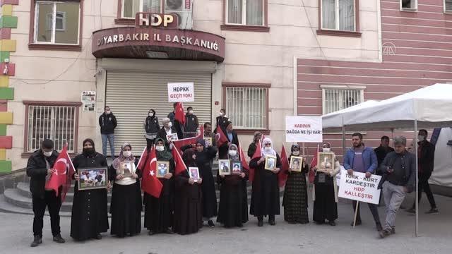 DİYARBAKIR - Evladına kavuşan aile sevincini Diyarbakır anneleriyle paylaştı