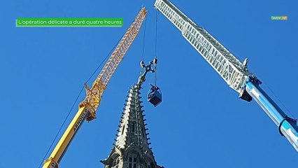 La croix de Saint-Martin enlevée, une opération délicate
