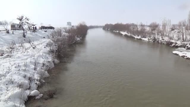 Karasu Nehri'ne düşen lise öğrencisini arama çalışmalarına yeniden ara verildi