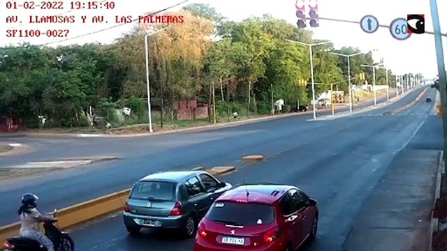 Conductor atropelló a una motocilista huyó del lugar