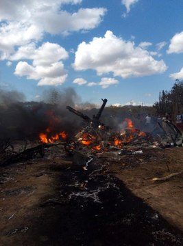 Venezuela'da askeri helikopter düştü: 2 ölü, 2 yaralıAlevler içindeki helikopterden 2 pilot son anda kurtarıldı