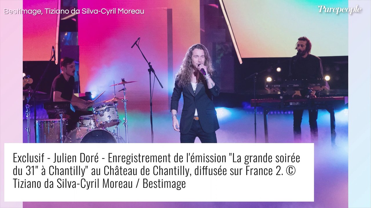 Julien Doré papa : toutes premières photos avec son petit bout, adorable fan en backstage