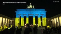 Das Brandenburger Tor leuchtet in den Farben der Ukraine