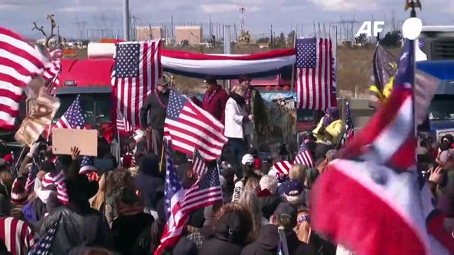 Caminhoneiros se reúnem para caravana contra medidas anticovid nos EUA