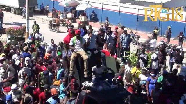 Manifestasyon ouvriye izin tekstil pou kontinye egzije 1500 goud pou yon jounen travay