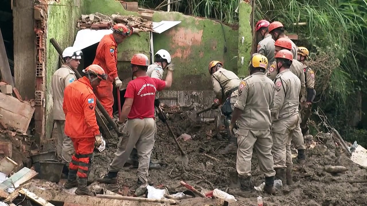 Mortes por chuvas em Petrópolis passam de 200