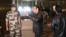 Salman Khan का तगड़ी सिक्योरिटी के बीच दिखे एयरपोर्ट पर;; Watch video | FilmiBeat