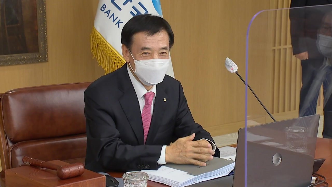 한은, 기준금리 동결...물가상승률 3.1%로 대폭 상향 / YTN