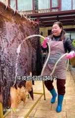 Smart Korean girl  cooking cow  skin / 한국 여자가 소 가죽을 요리하는 방법